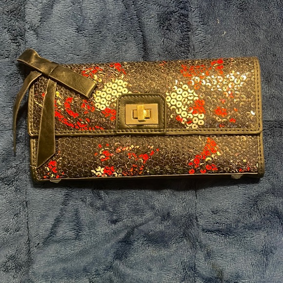 Rose Sequin Iron Fist Wallet - Picture 1 of 7
